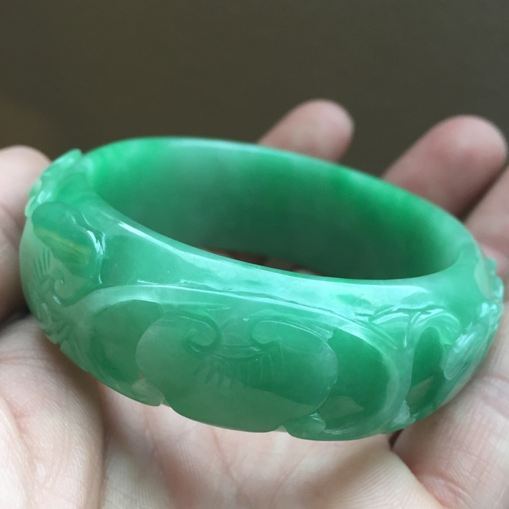 Beautiful Green Jadeite Jade Bangle 55mm